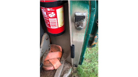 dichtung-tuer-festes-fahrerhaus-unter-frontscheibenrahmen-cabrio-gerade-scheibe-unimog-403-406-413-416-421-shop_03