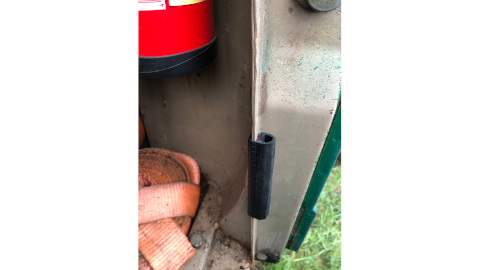 dichtung-tuer-festes-fahrerhaus-unter-frontscheibenrahmen-cabrio-gerade-scheibe-unimog-403-406-413-416-421-shop_04