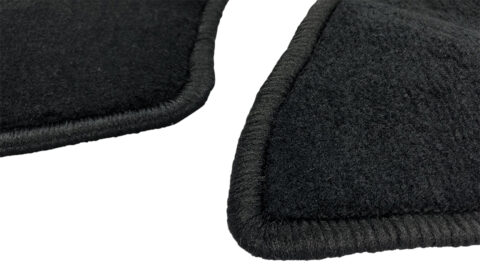 kante-naht-fussmatten-fussmatten-velour-unimog-shop